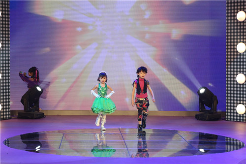 “策马奔腾 欢乐新春——“2014棒棒娃四川电视台十城少儿春节联欢晚会”顺利在台录制 (图16)