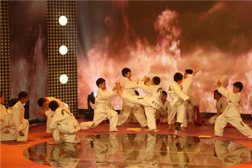 “策马奔腾 欢乐新春——“2014棒棒娃四川电视台十城少儿春节联欢晚会”顺利在台录制 (图19)