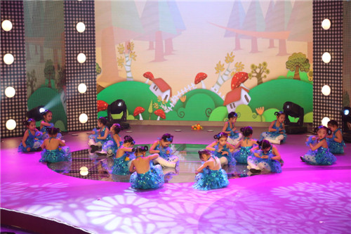 “策马奔腾 欢乐新春——“2014棒棒娃四川电视台十城少儿春节联欢晚会”顺利在台录制 (图22)