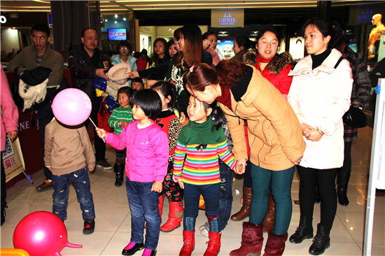 岁末将至 乖娃娃们凯德挑战《趣味大冲关》 (图1)