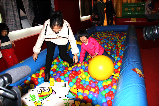 岁末将至 乖娃娃们凯德挑战《趣味大冲关》 (图3)