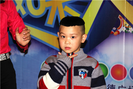 岁末将至 乖娃娃们凯德挑战《趣味大冲关》 (图6)