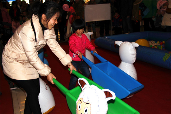 岁末将至 乖娃娃们凯德挑战《趣味大冲关》 (图2)