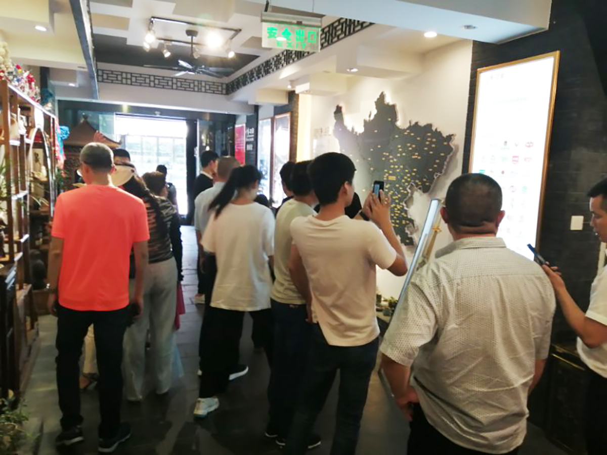 泸州市文化遗产保护协会易国璋会长一行到川味中国调研(图2)