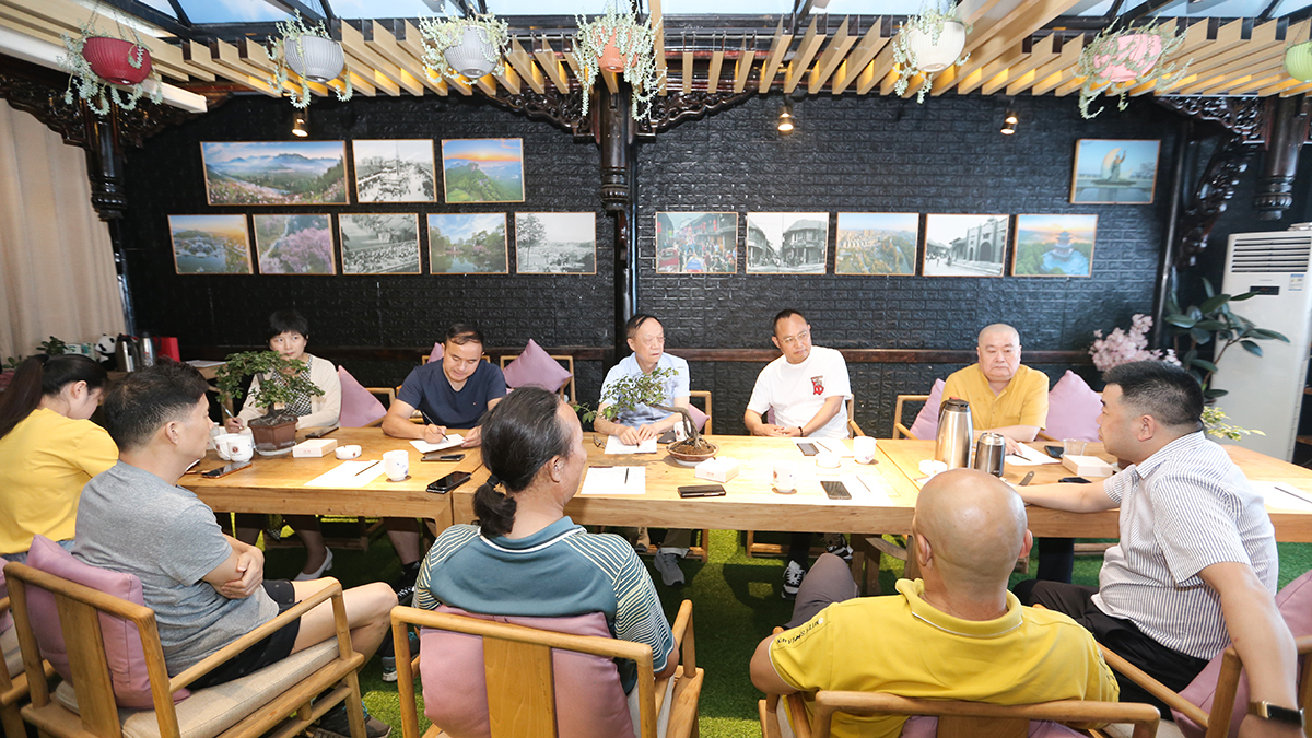 助力布拖脱贫攻坚，成都乡友在行动(图2)