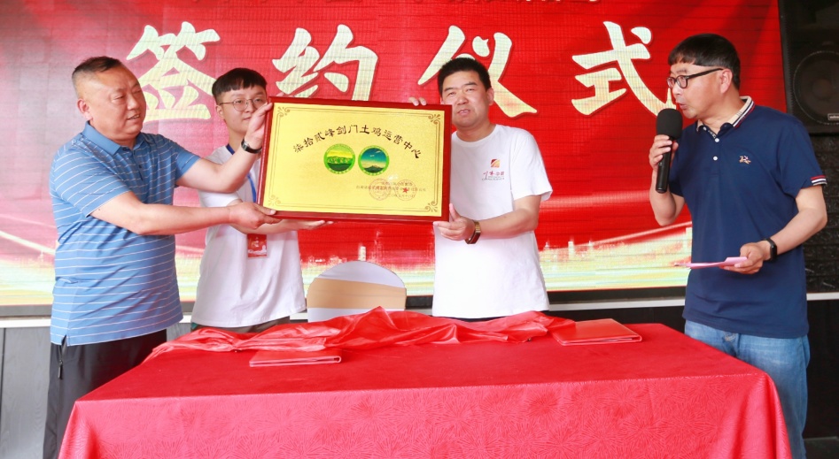 川味中国寻香馆开馆暨五人书画联展隆重举行(图6) 川味中国寻香馆开馆暨五人书画联展隆重举行(图6)