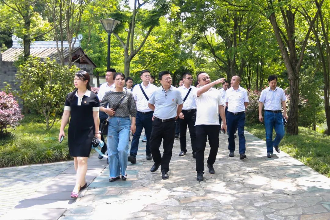 “永远跟党走,我为群众办实事”主题活动在川味中国寻香馆召开(图3) “永远跟党走,我为群众办实事”主题活动在川味中国寻香馆召开(图3)