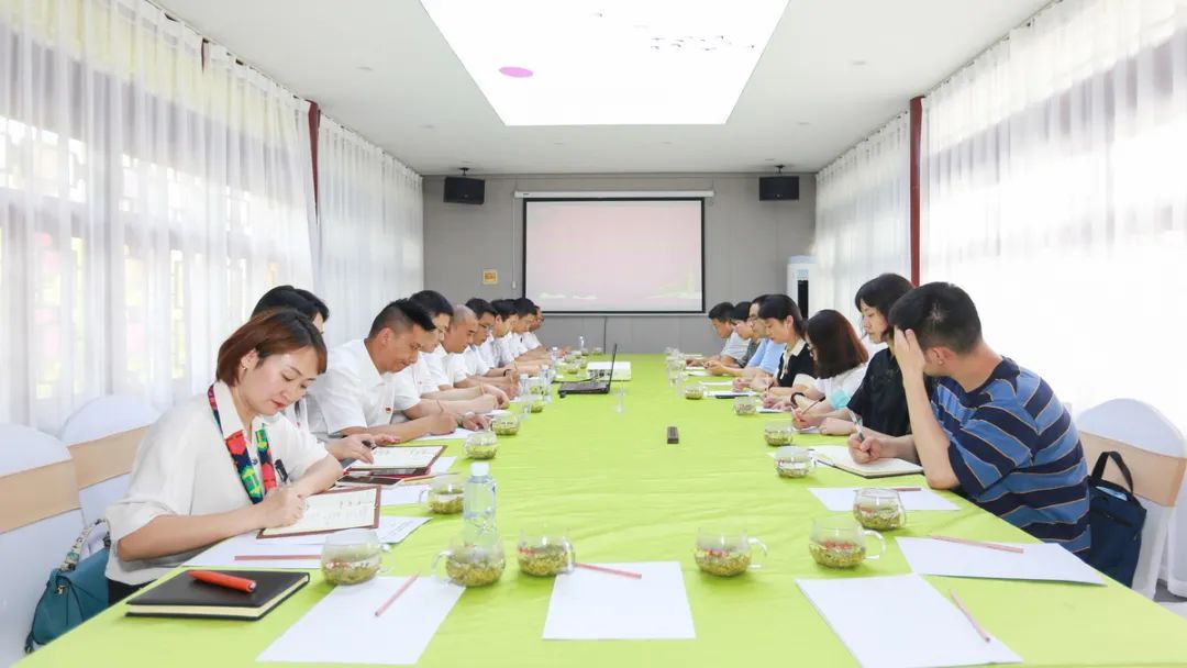 “永远跟党走,我为群众办实事”主题活动在川味中国寻香馆召开(图9) “永远跟党走,我为群众办实事”主题活动在川味中国寻香馆召开(图9)